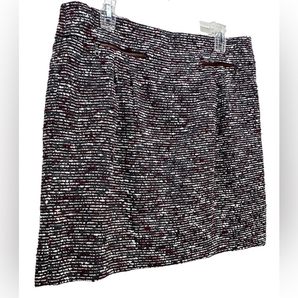 LOFT Women’s Sz 12 Gray Burgundy Textured Mini Skirt - Picture 2 of 7
